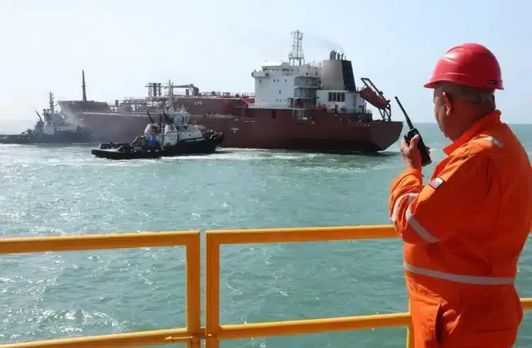 PDVSA-barco-trabajador-1-750x536