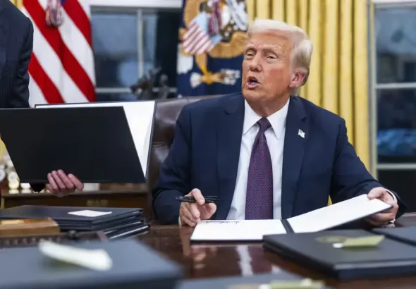 US President Donald Trump in his office in the White House. Photo: EFE.