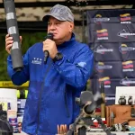 Venezuelan Interior Minister Diosdado Cabello showing part of the high-caliber military arsenal seized by law enforcement agencies. Oripoto, Miranda state, Venezuela, August 19, 2025. Photo: IG/@minjusticia_ve.