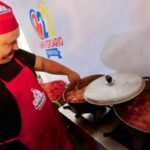 Venezuelan chef at work: the Zulia government has created kitchens dedicated to vulnerable people. Photo: government of Zulia state, Venezuela.