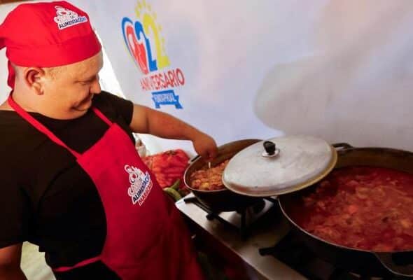 Venezuelan chef at work: the Zulia government has created kitchens dedicated to vulnerable people. Photo: government of Zulia state, Venezuela.