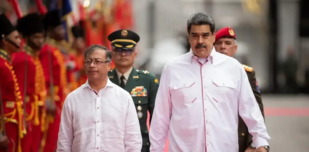 Colombian President Gustavo Petro, left, with Venezuela’s President Nicolás Maduro being saluted by the Presidential Honor Guard at Miraflores Palace, Caracas, in October 2022. Photo: Rayner Pena/Shutterstock/file photo.
