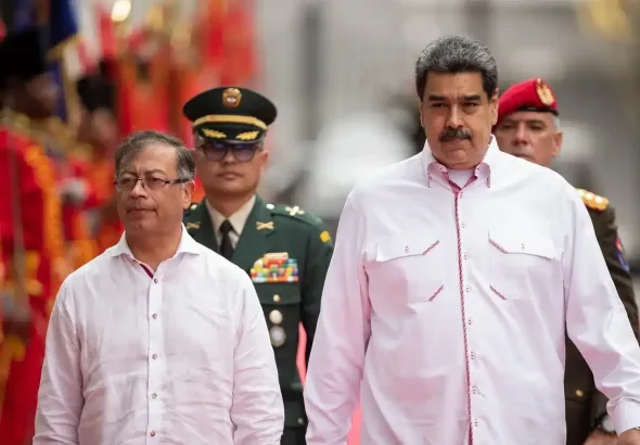 Colombian President Gustavo Petro, left, with Venezuela’s President Nicolás Maduro being saluted by the Presidential Honor Guard at Miraflores Palace, Caracas, in October 2022. Photo: Rayner Pena/Shutterstock/file photo.