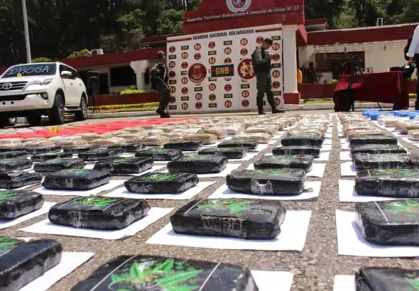 File photo in which Venezuelan authorities show material seized in anti-drug operations. Photo: Johnny Parr/EFE.