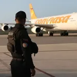 Venezuela's SEBIN agents monitoring the arrival of a Conviasa flight returning Venezuelan migrants deported from the US on Wednesday, August 13, 2025. Photo: IG/@minjusticia_ve.