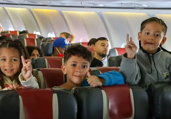 Venezuelan children arriving on flight 60 of the Return to the Homeland Plan at Maiquetía International Airport. Thursday, August 21, 2025. Photo: IG/@minjusticia_ve.
