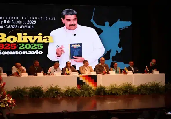 Venezuelan President Nicolás Maduro at the closing ceremony of the International Seminar for Bolivia's Bicentennial, extolling the legacy of Bolívar and Sucre. Photo: Venezuela's Presidential Press.