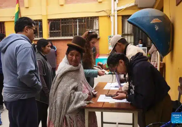 Voters queue to cast their ballots at a polling station in La Paz, Bolivia, August 17, 2025. Photo: Xinhua/Zhao Kai.