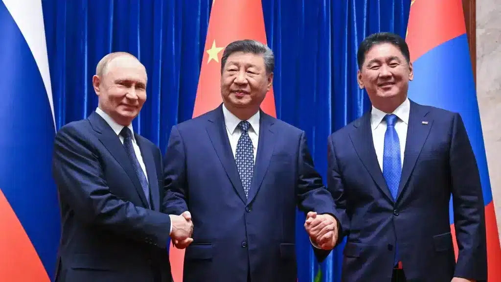 Russian President Vladimir Putin (left), Chinese President Xi Jinping (center), and Mongolian President Ukhnaa Khurelsukh (right). Photo: Sergey Bobylev/Sputnik.