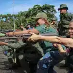 September 13, 2025, San Cristóbal, Venezuela: A group of civilians and military personnel aim assault rifles during training at a military camp. The training for militia members, reservists, and volunteers took place at various barracks and military training centers in Venezuela, organized by the government of Nicolás Maduro as part of what authorities describe as an effort to strengthen national defense through civil-military mobilization. Photo: Jorge Castellanos/Zuma Press/ContactoPhoto.