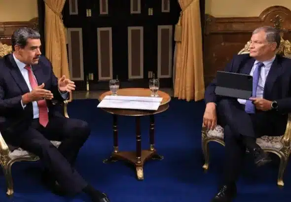 Venezuelan President Nicolás Maduro speaking with former Ecuadorian President Rafael Correa on the program "Conversando con Correa." Photo: Presidential Press.