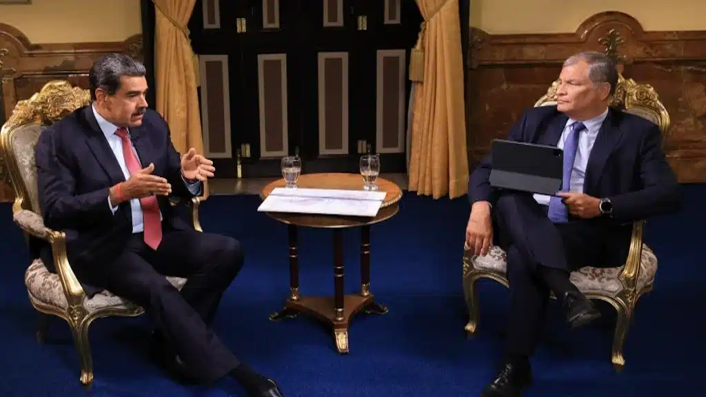 Venezuelan President Nicolás Maduro speaking with former Ecuadorian President Rafael Correa on the program "Conversando con Correa." Photo: Presidential Press.