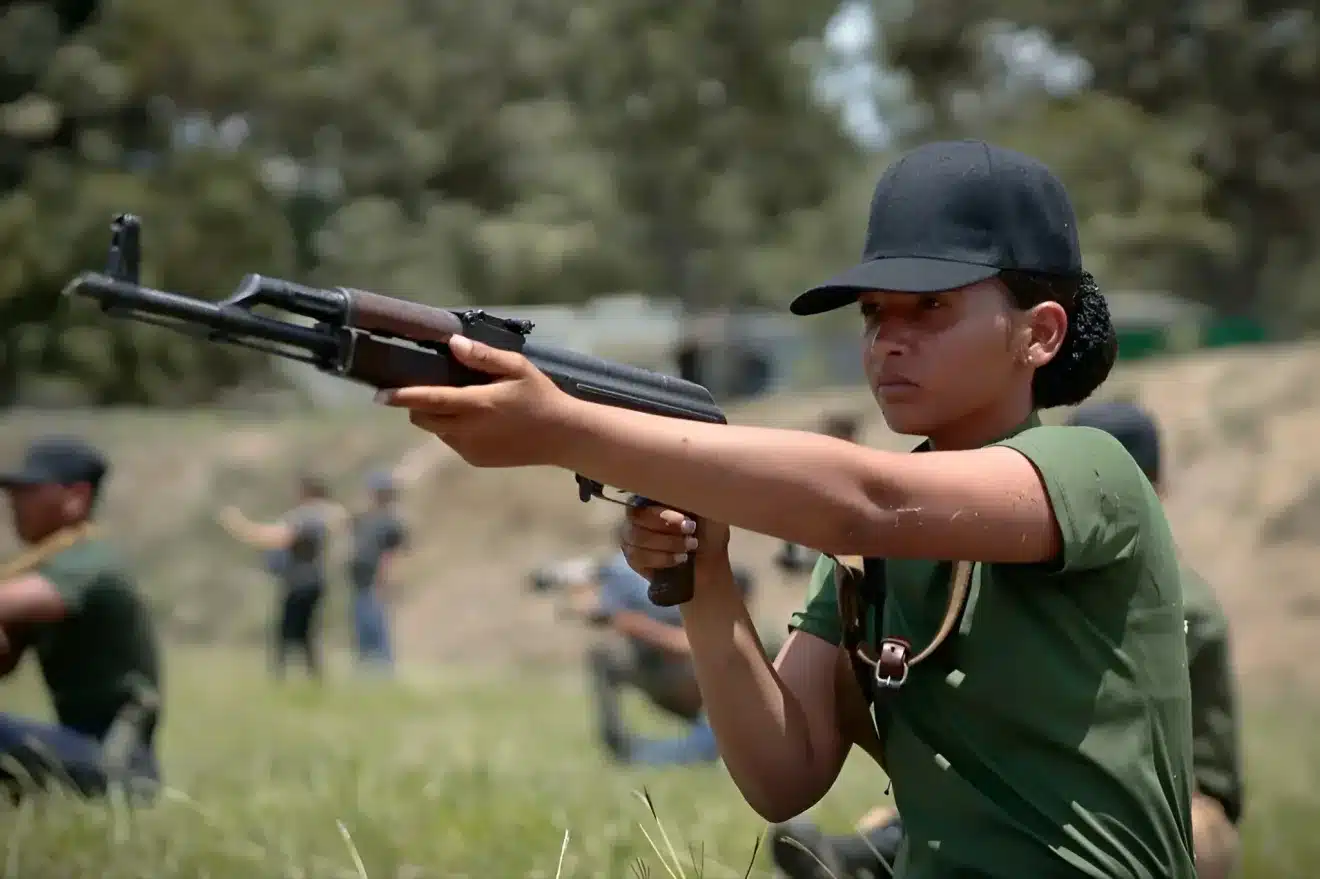 Newly enlisted Bolivarian Militia soldiers take part in a shooting exercise in Fuerte Tiuna, Caracas, Venezuela. September 14, 2025. Photo: VTV.