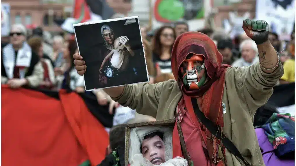 Thousands marched on August 30, 2025 in Buenos Aires and cities across Argentina in solidarity with Palestine. Photo: @davidpaolitesta.