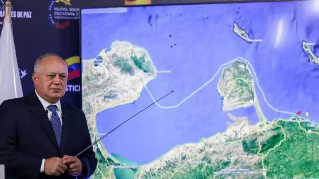 Venezuelan Interior Minister Diosdado Cabello shows on a map the route that a US false flag drug vessel had followed before being captured by Venezuelan authorities. Photo: MIPPCI.