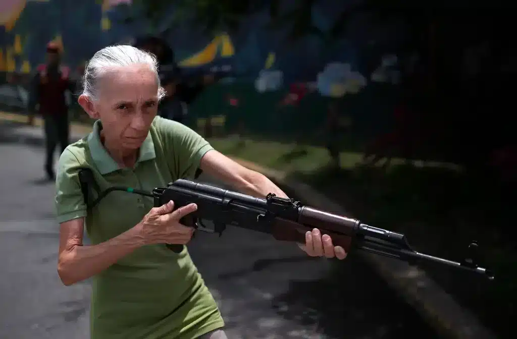 Venezuelan woman holding a machine gun while training in Bolivarian Militia drills in Venezuela in September 2025. Photo: Reuters.