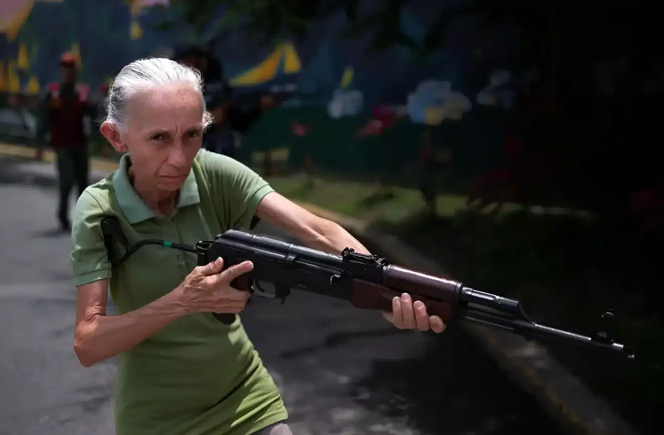 Venezuelan woman holding a machine gun while training in Bolivarian Militia drills in Venezuela in September 2025. Photo: Reuters.