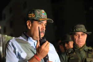 Venezuelan President Nicolás Maduro (left) and Defense Minister Vladimir Padrino López (right) during the launch of the Independence 200 Plan of the FANB in response to US invasion threats. Photo: Presidential Press.