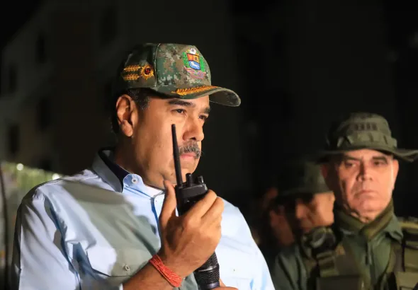 Venezuelan President Nicolás Maduro (left) and Defense Minister Vladimir Padrino López (right) during the launch of the Independence 200 Plan of the FANB in response to US invasion threats. Photo: Presidential Press.