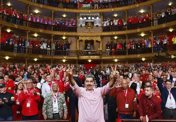 Venezuelan President Nicolás Maduro with PSUV leaders and members at the special plenary session of the party congress. Photo: PSUV.
