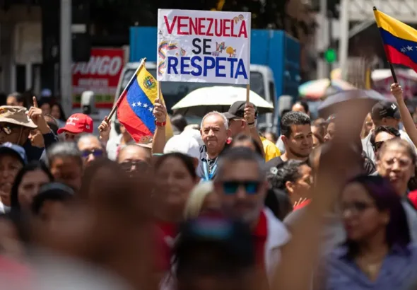 The sign reads, “Respect Venezuela!”, Sept. 5, 2025. Photo: EFE.