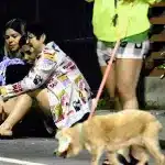 People in Caracas seated on a sidewalk while looking for cover from earthquakes reported on Wednesday, September 24. Photo: Getty.