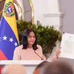 Venezuelan Vice President Delcy Rodríguez in a meeting of the National Council for Sovereignty and Peace, showing the external unrest decree signed by President Nicolás Maduro. Photo: Venezuelan Presidential Press.