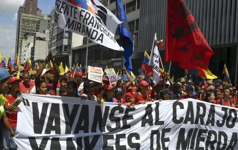 Thousands of supporters of Venezuelan leader Nicolas Maduro marched through the capital Caracas in protest against attempts by US President Donald Trump to asphyxiate the ruling regime. Photo: MercoSur.