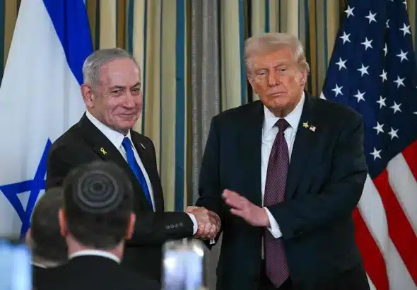 U.S. President Donald Trump and Israeli Prime Minister Benjamin Netanyahu at the White House. The two leaders met to announce an agreement on a U.S.-led peace plan to end the Israeli War. Photo: AFP.