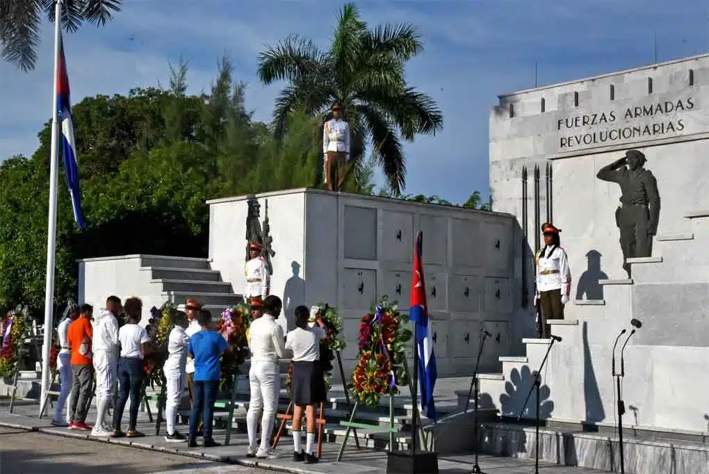 The Cuban people paid tribute to the dozens of people killed at the hands of the anti-Cuban mafia in conjunction with U.S. forces, on October 6, 1976 on the Cubana de AviaciĂłn plane. Photo: Prensa Latina.