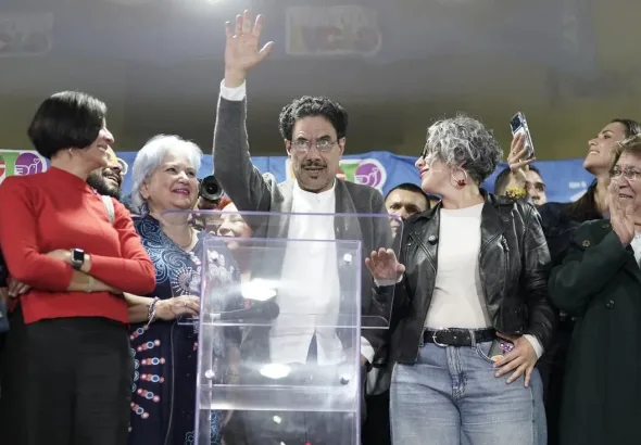 Iván Cepeda speaks from the headquarters of the Democratic Pole in Bogotá on October 26, 2026. Photo: Sergio Acero/El País.