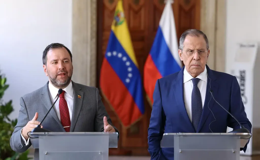 Venezuelan Foreign Minister Yvan Gil with his Russian counterpart Sergey Lavtov during a press conference at Miraflores Palace, Caracas, on April 2023. Photo: Jesus Vargas/AP/file photo.