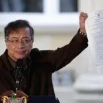 Gustavo Petro, the current President of Colombia, holding a decree to declassify intelligence files of the former Administrative Department of Security (DAS), Colombia's intelligence agency. Photo: EFE.