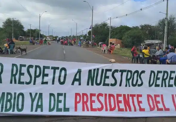 A banner calling for changing the president of the Paraguayan Institute of Indigenous Affairs (INDI). After a week of mobilizations by Indigenous peoples, Juan Ramón Benegas resigned from the position. Photo: @OsvaldoteleSUR/X.