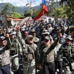 Venezuelan Interior Minister Diosdado Cabello leads the swearing-in ceremony of 400 members of the Peasant Militia in La Guaira state, October 16, 2025. Photo: Ministry of the Interior, Citizen Security, and Peace.