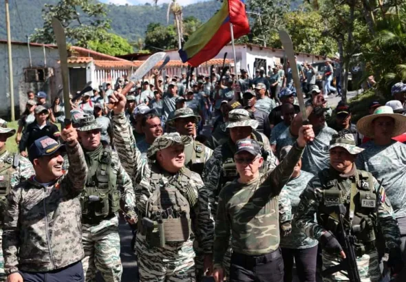 Venezuelan Interior Minister Diosdado Cabello leads the swearing-in ceremony of 400 members of the Peasant Militia in La Guaira state, October 16, 2025. Photo: Ministry of the Interior, Citizen Security, and Peace.