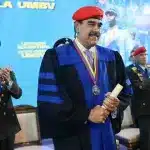 Venezuelan President Nicolás Maduro holds the honorary doctorate certificate that he received from the Bolivarian Military University of Venezuela, September 30, 2025. Photo: Presidential Press.