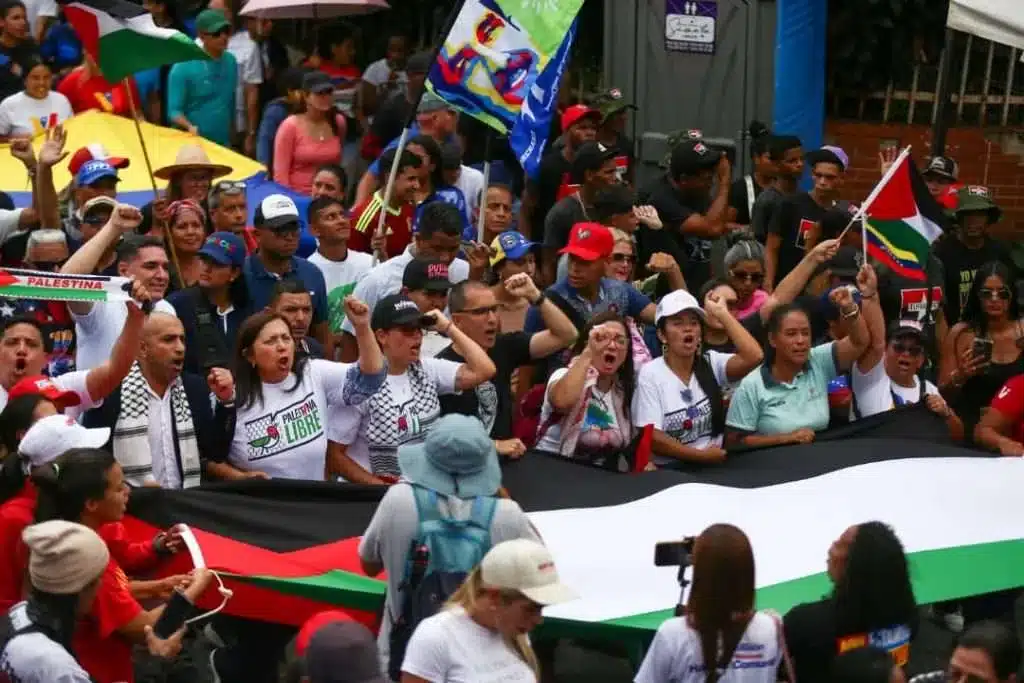 Venezuelans march against the genocide perpetrated by Israel. Photo: Fausto Torrealba/AVN.