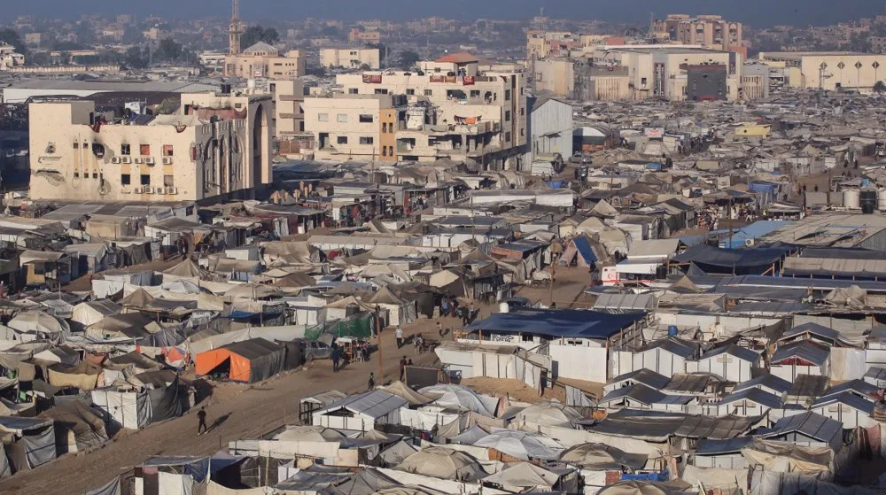 A photograph shows tents at a makeshift displacement camp in the Mawasi area of Khan Yunis, in the southern Gaza Strip, on October 25, 2025. Photo: AFP.