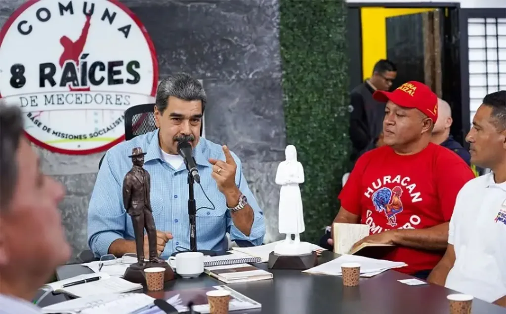President Nicolás Maduro speaking at the 8 RaĂces de Mecedores Commune on October 20, 2025. Photo: Instagram/@partidopsuvsucreccs.