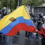 Protester in Quito on October 12, 2025. Photo: Alexander Crespo/Centro Nuestroamericano.