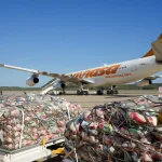 A Conviasa plane being loaded with humanitarian aid for Cuba and Jamaica on Thursday, October 30, 2025. Photo: Carlos Foucault/Venezuela News.