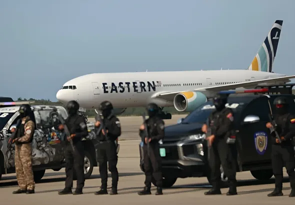 Venezuelan law enforcement agents guarding the landing site of a US Eastern Airlines flight carrying Venezuelan repatriated migrants from the US on October 1, 2025. Photo: IG/@minjusticia_ve.