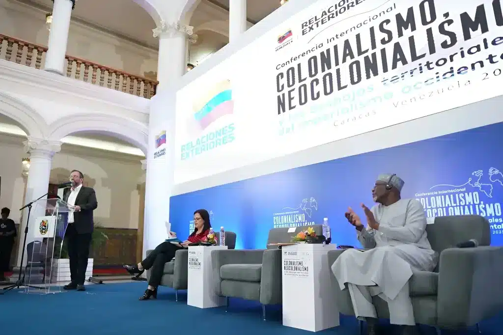 Venezuelan Foreign Minister Yván Gil launches the conference "Colonialism, Neocolonialism, and the Territorial Dispossession of Western Imperialism," at the Foreign Affairs headquarters in Caracas on Wednesday, October 2, 2025. Photo: IG/@cancilleria_ve.