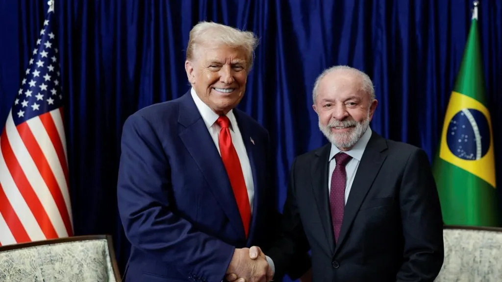 Donald Trump with Brazilian President Luiz Inácio Lula da Silva at a meeting in Kuala Lumpur on Sunday, October 26, 2025, as part of the ASEAN summit. Photo: X/@LulaOficial.