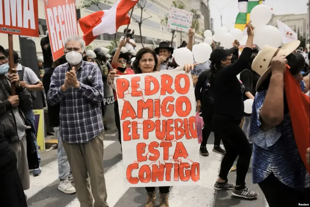 People in Peru rally in favor of Pedro Castillo. Photo: Voz de America.