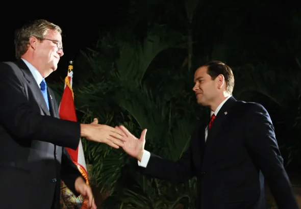 Jeb Bush (left) and Marco Rubio (right) shake hands during a Florida fundraising in 2015. Photo: Joe Raedle/Getty Images/File photo.