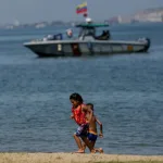 Children play on the beach during a security deployment in Anzoátegui, Venezuela, 19 September 2025. Photo: Rosana Silva R.