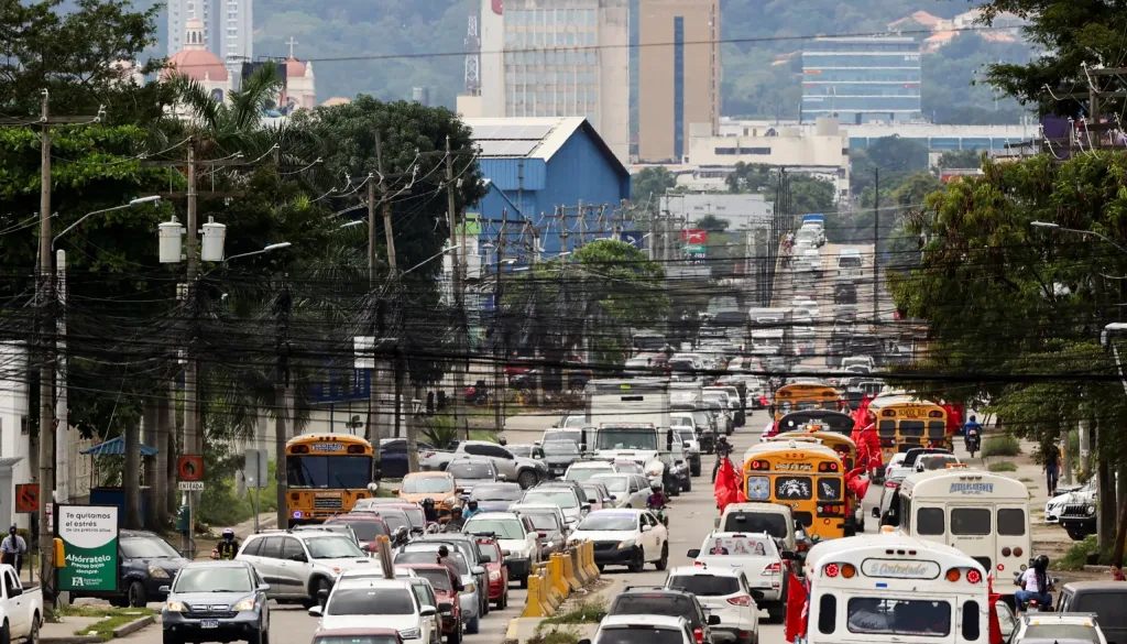 A view shows cars standing in traffic in San Pedro Sula, Honduras March 1, 2025. Photo: Yoseph Amaya/Reuters/file photo.