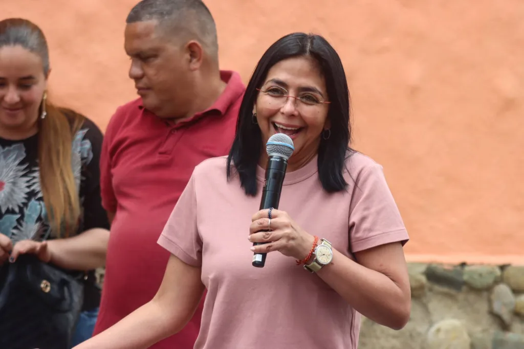 Venezuelan Vice President Delcy Rodríguez speaks at the formation of a Bolivarian Integral Base Committee in La Pastora, Caracas, November 12, 2025. Photo: Instagram/@carmenmelendezr.